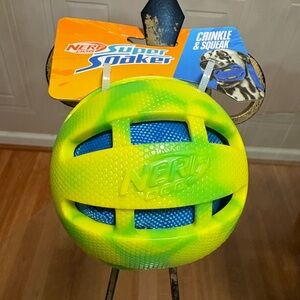 Nerf Dog Super Soaker Squeak and Crinkle Ball New! 4”
